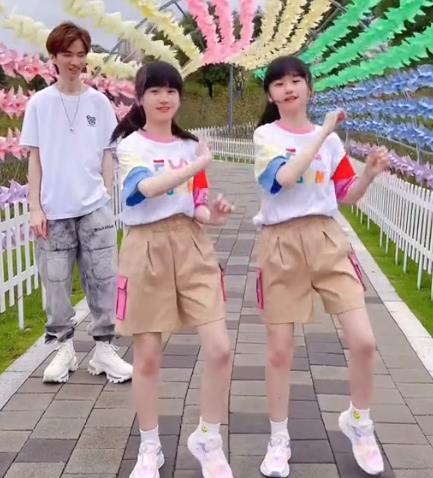 双胞胎姐妹跳舞视频