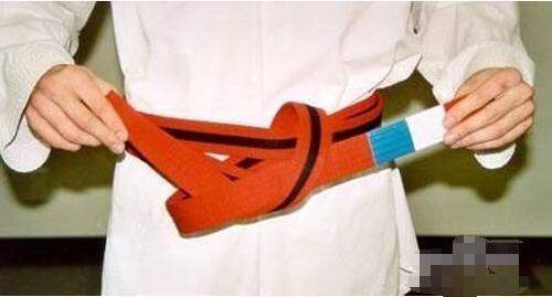 跆拳道腰带怎么系图片,掌握腰带技巧，提升跆拳道修炼之道