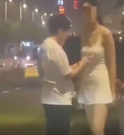 脱衣视频,揭秘脱衣视频背后的真相与反思