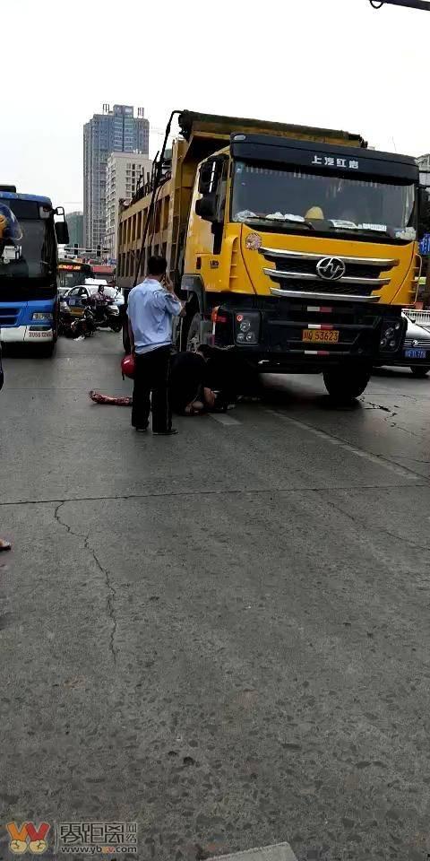 加油站车祸视频,视频揭秘事故全过程