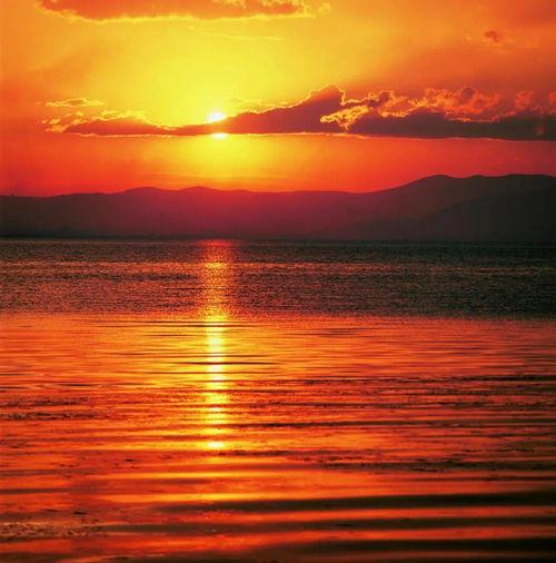 夕阳西下的图片大全,夕阳余晖下的浪漫画卷