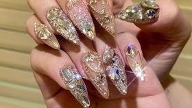 指甲贴钻图片大全,指甲贴钻图片大全赏析