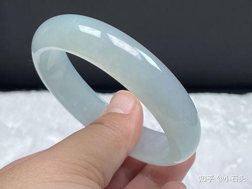 糯冰种翡翠图片,温润如玉，晶莹剔透的天然珍宝