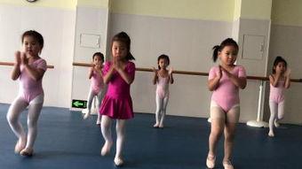 婴儿舞蹈视频,宝宝舞蹈视频萌态十足